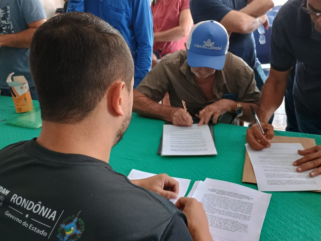 Desenvolvimento Ambiental   Produtores rurais assinam termo de adesão para revitalização de nascentes do Rio Pirarara, em Cacoal   Governo do Estado de Rondônia     		Governo do Estado de Rondônia