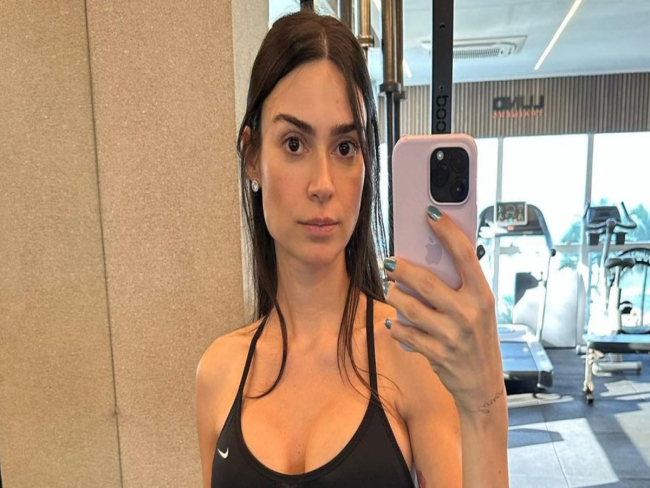 Thaila Ayala revela perrengue ao tirar foto com Isis Valverde: